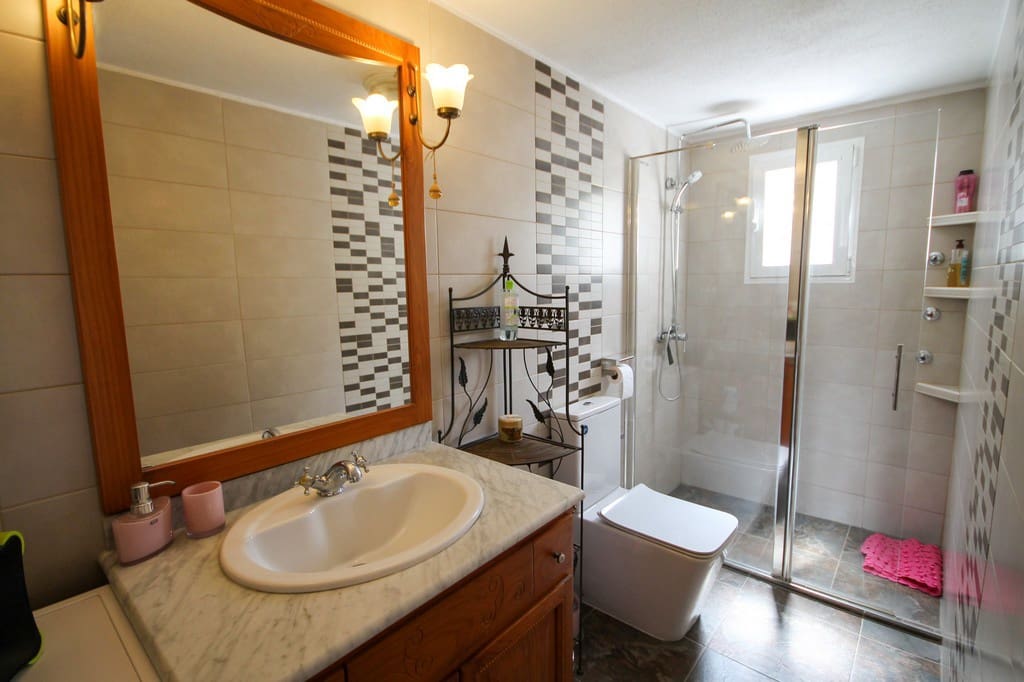 2 Zimmer Doppelhaus zu verkaufen in Torrevieja mit Pool - 155.000 € (Ref: 10101862)