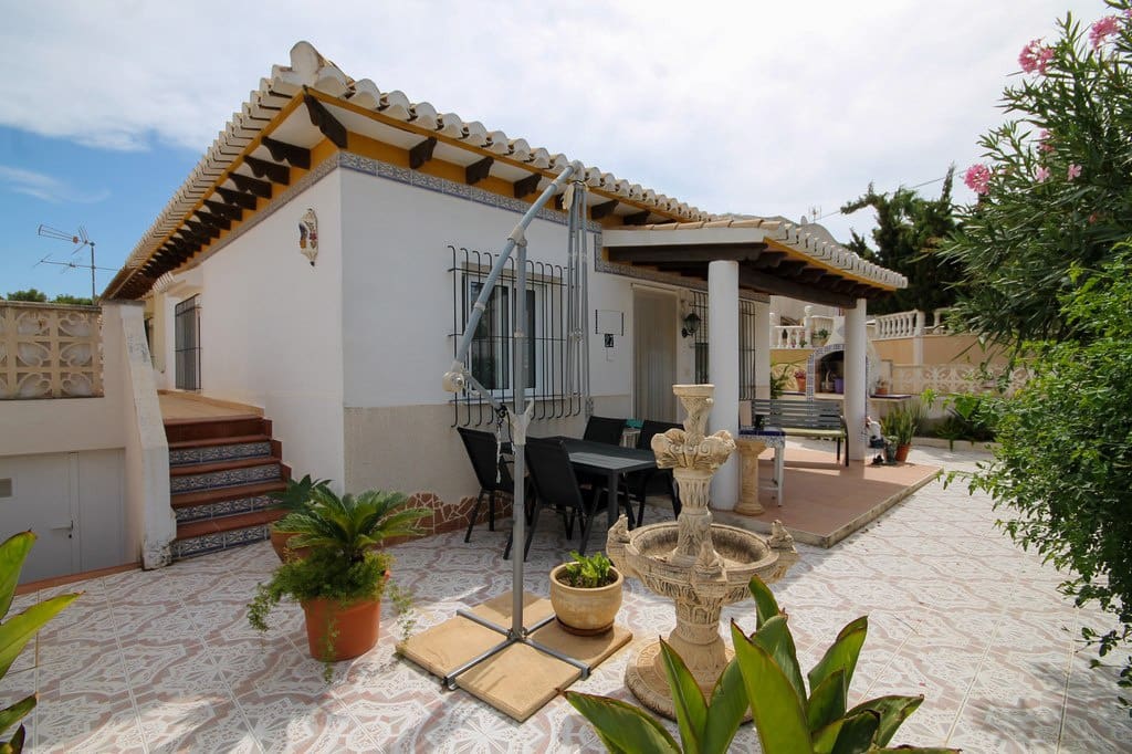 2 Zimmer Doppelhaus zu verkaufen in Torrevieja mit Pool - 155.000 € (Ref: 10101862)