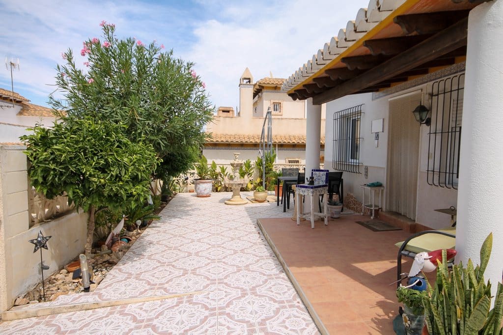 2 Zimmer Doppelhaus zu verkaufen in Torrevieja mit Pool - 155.000 € (Ref: 10101862)