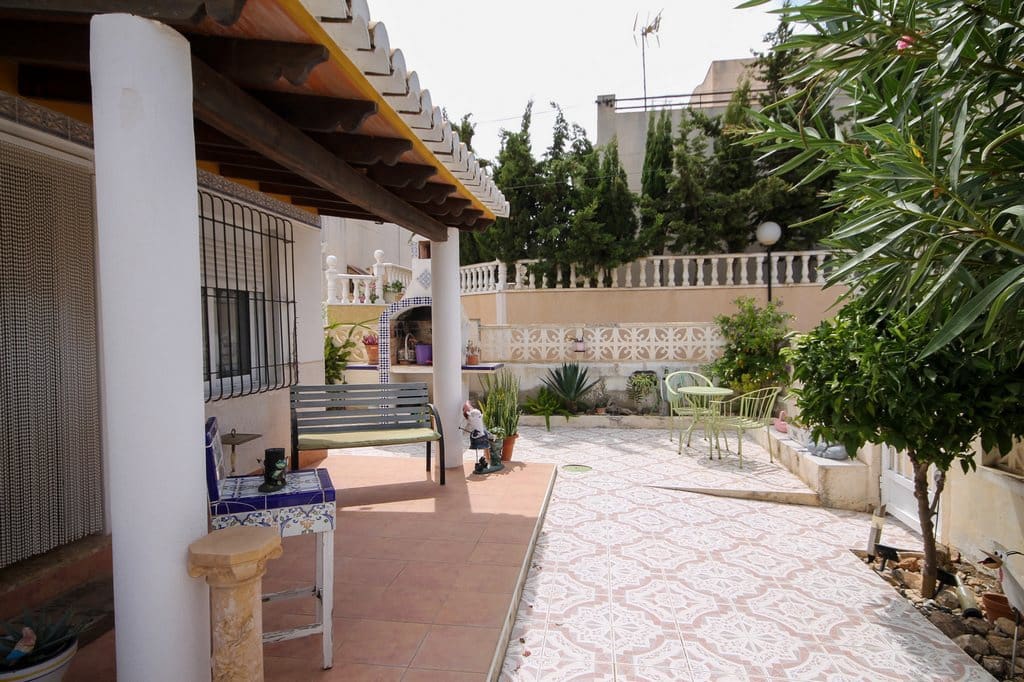 2 Zimmer Doppelhaus zu verkaufen in Torrevieja mit Pool - 155.000 € (Ref: 10101862)