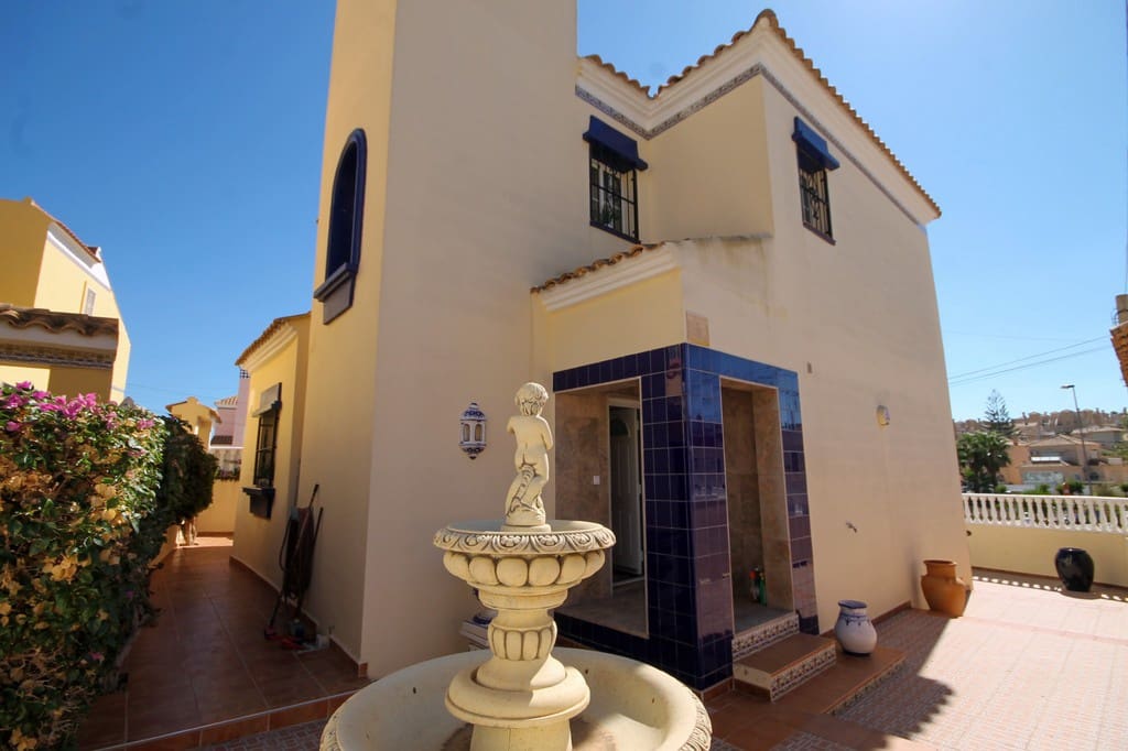 3 Zimmer Villa zu verkaufen in San Miguel de Salinas mit Pool Garage - 320.000 € (Ref: 10115421)