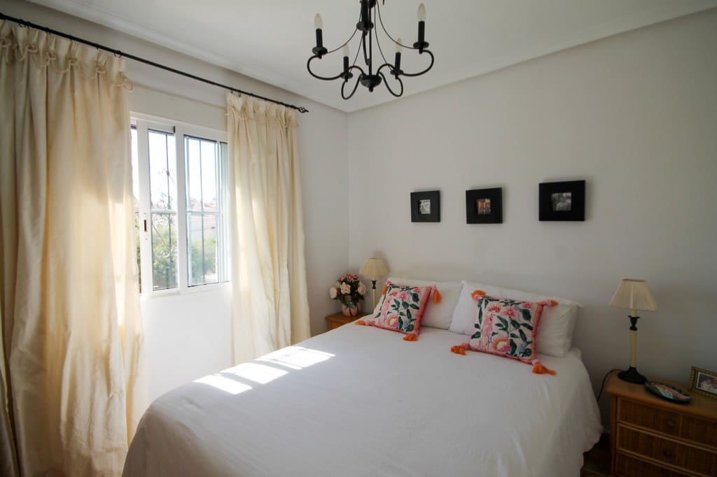 3 Zimmer Villa zu verkaufen in San Miguel de Salinas mit Pool Garage - 320.000 € (Ref: 10115421)