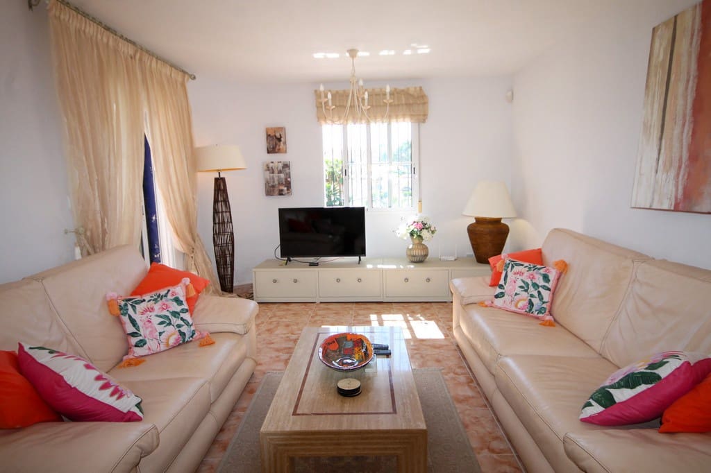 3 Zimmer Villa zu verkaufen in San Miguel de Salinas mit Pool Garage - 320.000 € (Ref: 10115421)