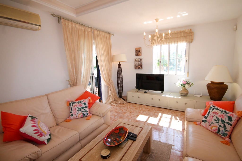 3 Zimmer Villa zu verkaufen in San Miguel de Salinas mit Pool Garage - 320.000 € (Ref: 10115421)