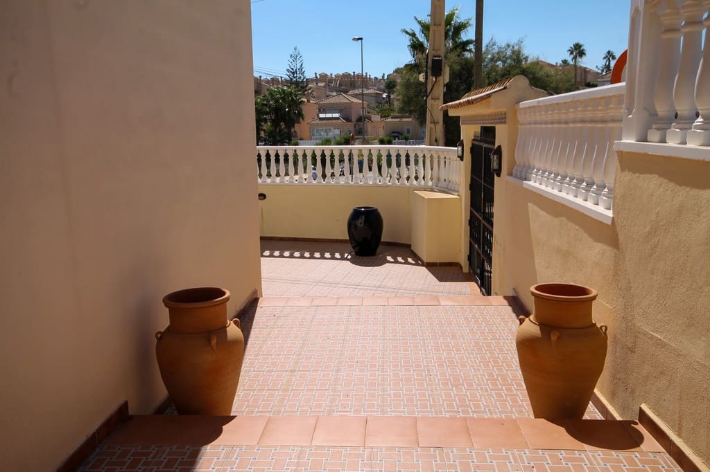 3 Zimmer Villa zu verkaufen in San Miguel de Salinas mit Pool Garage - 320.000 € (Ref: 10115421)