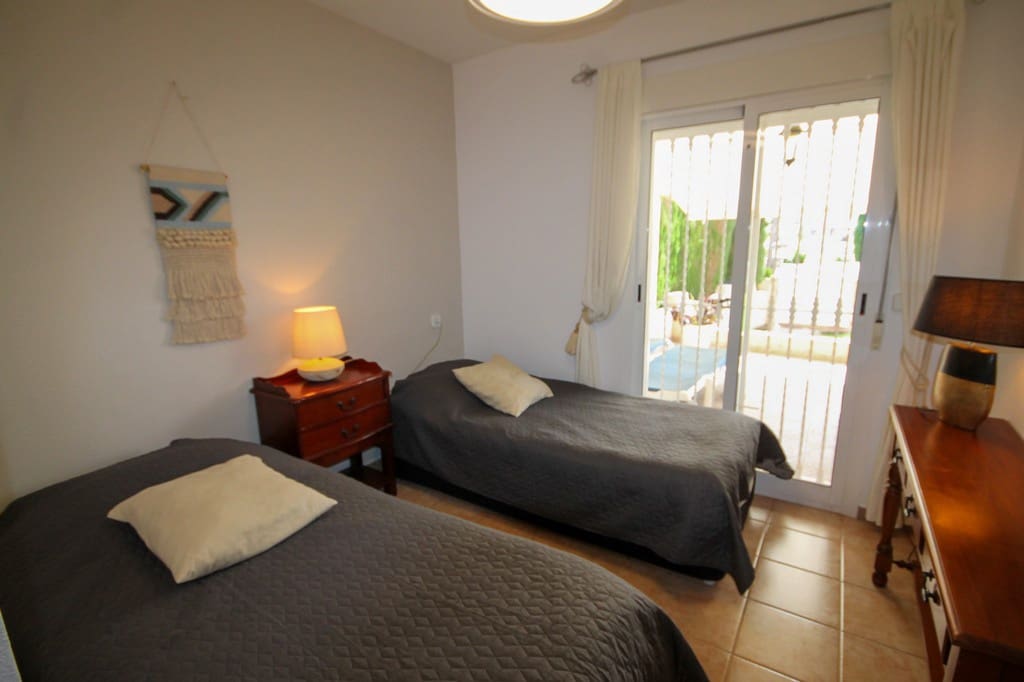 4 sypialnia Dom szeregowy na sprzedaż w Orihuela Costa z basenem garażem - 269 000 € (Ref: 10118826)