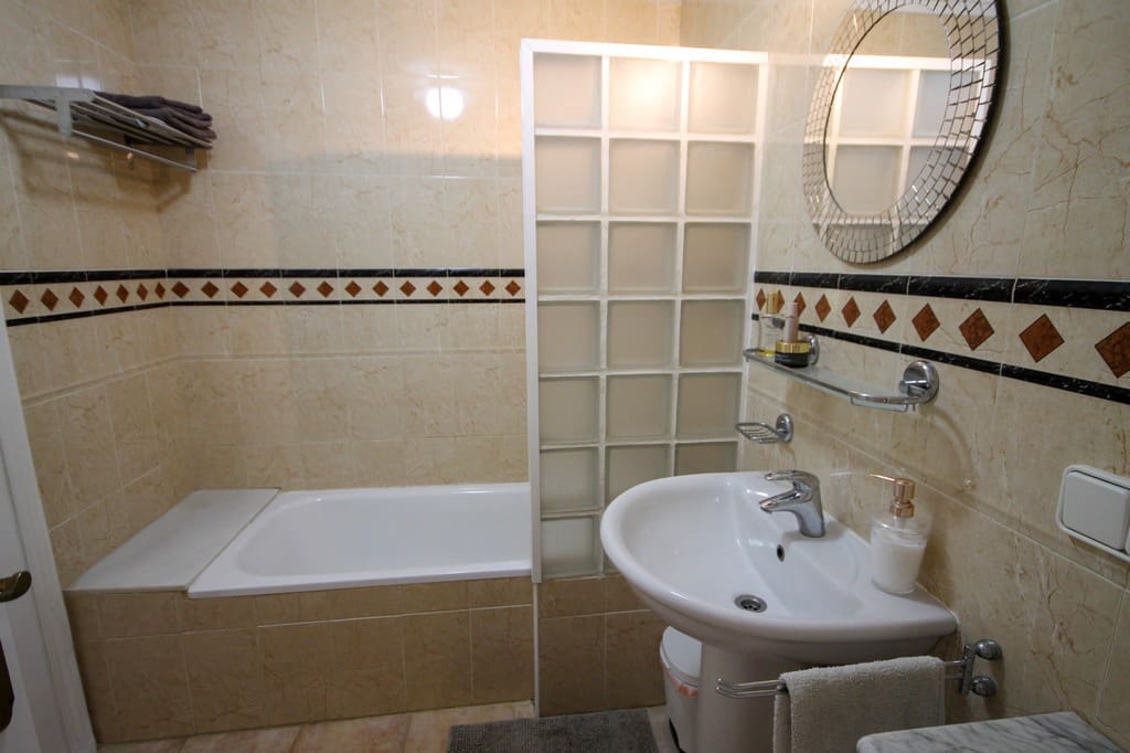 4 sypialnia Dom szeregowy na sprzedaż w Orihuela Costa z basenem garażem - 269 000 € (Ref: 10118826)