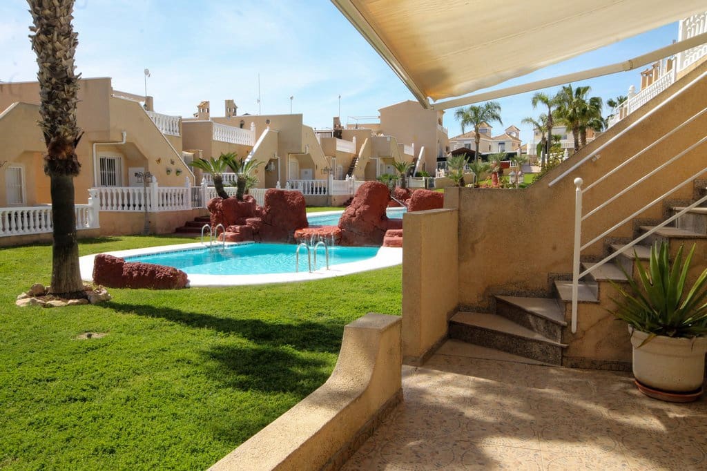 4 sypialnia Dom szeregowy na sprzedaż w Orihuela Costa z basenem garażem - 269 000 € (Ref: 10118826)