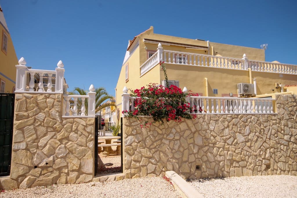3 sypialnia Dom szeregowy na sprzedaż w Orihuela Costa z basenem garażem - 235 000 € (Ref: 10118828)