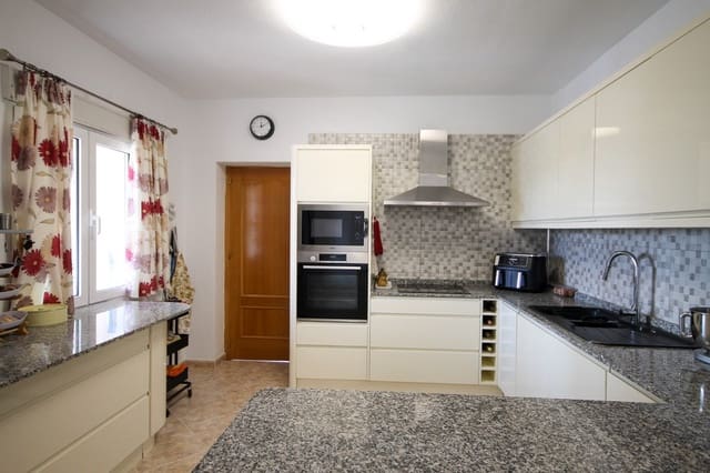 5 sypialnia Willa na sprzedaż w Blue Lagoon z basenem garażem - 750 000 € (Ref: 10173349)