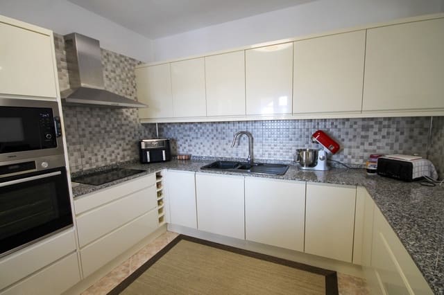 5 sypialnia Willa na sprzedaż w Blue Lagoon z basenem garażem - 750 000 € (Ref: 10173349)