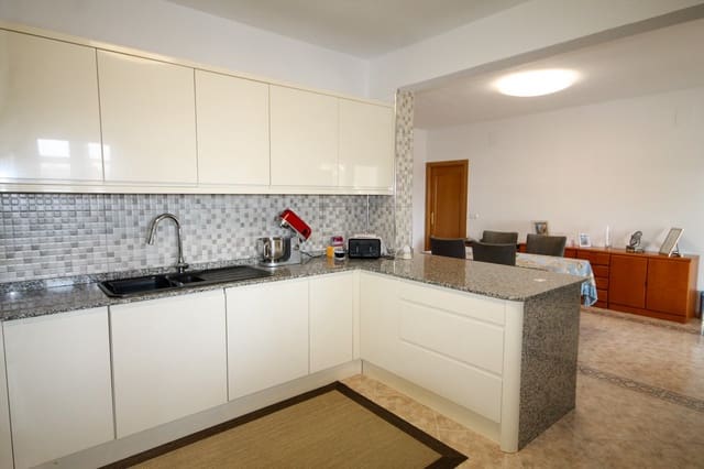 5 sypialnia Willa na sprzedaż w Blue Lagoon z basenem garażem - 750 000 € (Ref: 10173349)