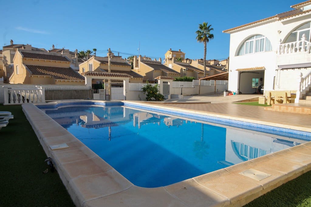 5 sypialnia Willa na sprzedaż w San Miguel de Salinas z basenem garażem - 750 000 € (Ref: 10173349)