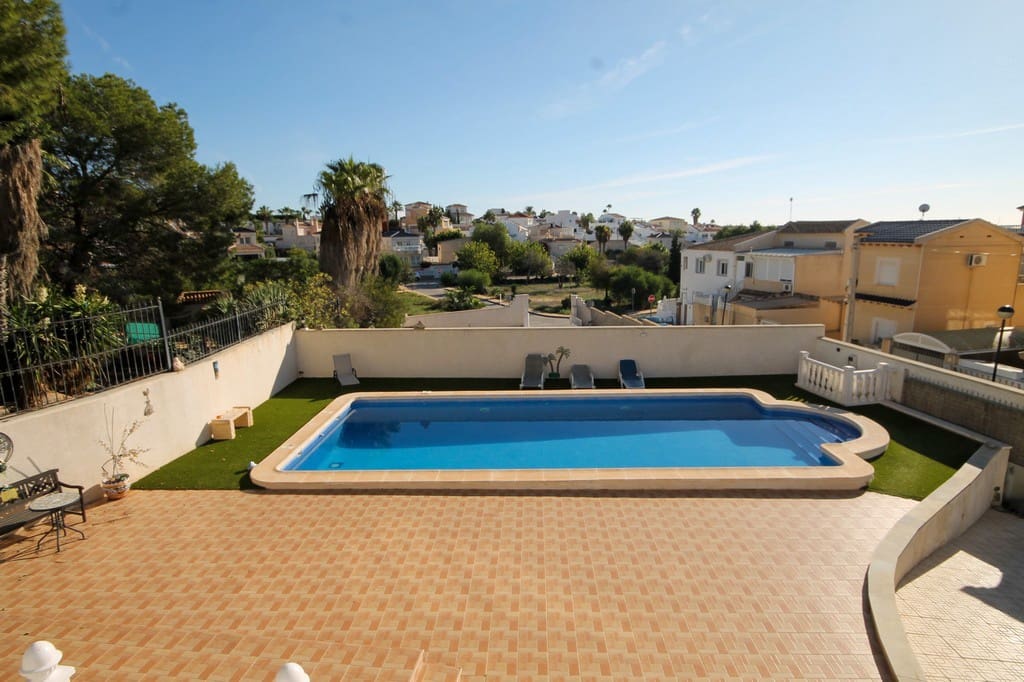 5 sypialnia Willa na sprzedaż w San Miguel de Salinas z basenem garażem - 750 000 € (Ref: 10173349)