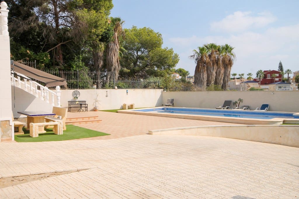 5 sypialnia Willa na sprzedaż w San Miguel de Salinas z basenem garażem - 750 000 € (Ref: 10173349)