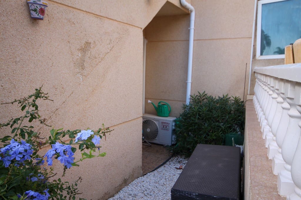 2 soverom Bungalow til salgs i Orihuela Costa med svømmebasseng - € 169 995 (Ref: 9426939)