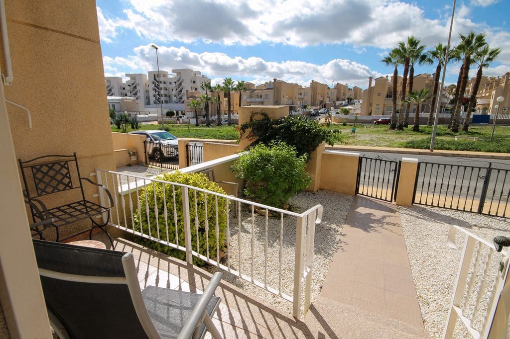 2 soverom Bungalow til salgs i Orihuela Costa med svømmebasseng - € 169 995 (Ref: 9426939)