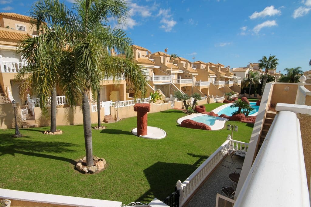 2 soverom Bungalow til salgs i Orihuela Costa med svømmebasseng - € 169 995 (Ref: 9426939)