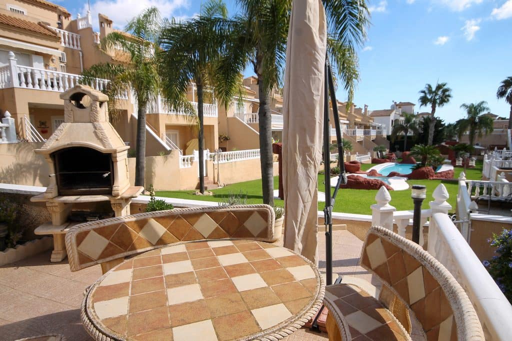 2 soverom Bungalow til salgs i Orihuela Costa med svømmebasseng - € 169 995 (Ref: 9426939)