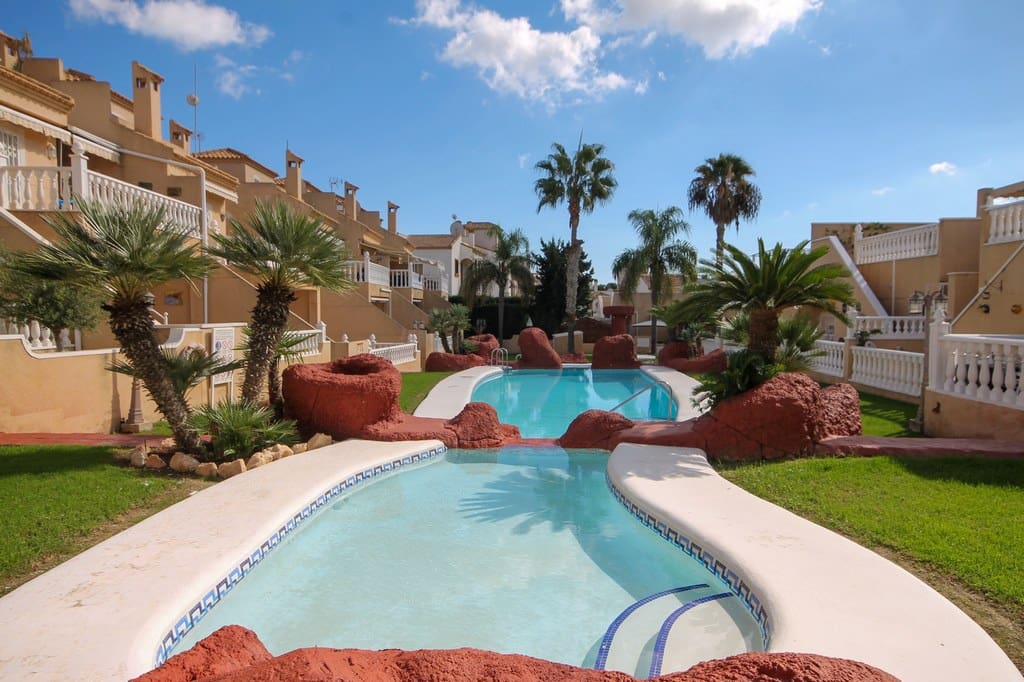 2 soverom Bungalow til salgs i Orihuela Costa med svømmebasseng - € 169 995 (Ref: 9426939)