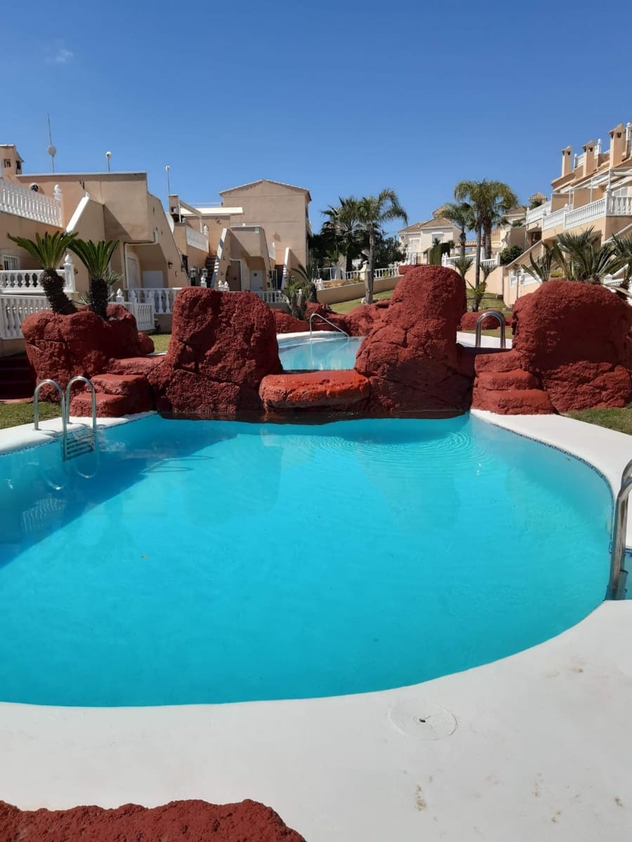 2 soverom Bungalow til salgs i Orihuela Costa med svømmebasseng - € 169 995 (Ref: 9426939)