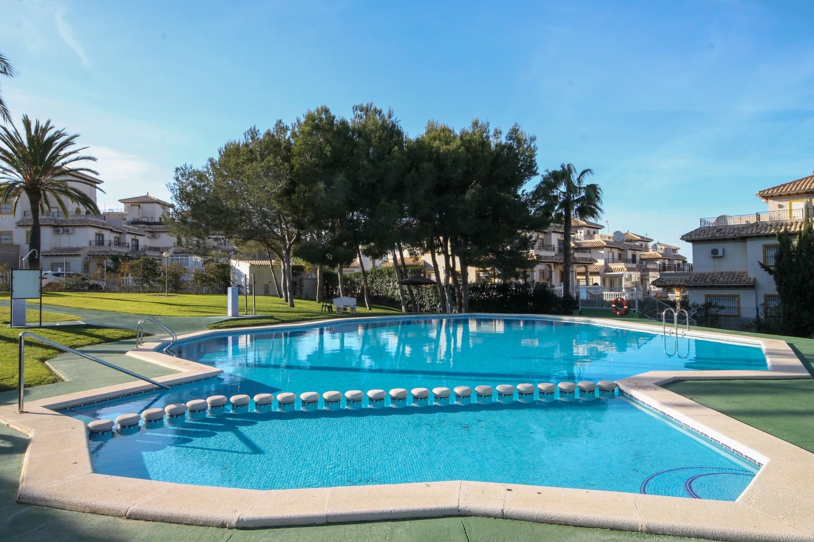 2 slaapkamer Appartement te koop in Orihuela Costa met zwembad - € 139.999 (Ref: 9634021)