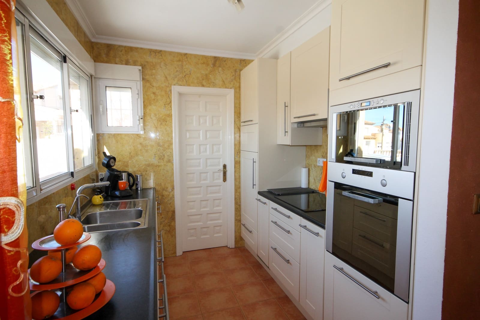 4 soverom Villa til salgs i Orihuela Costa med svømmebasseng garasje - € 490 000 (Ref: 9647833)