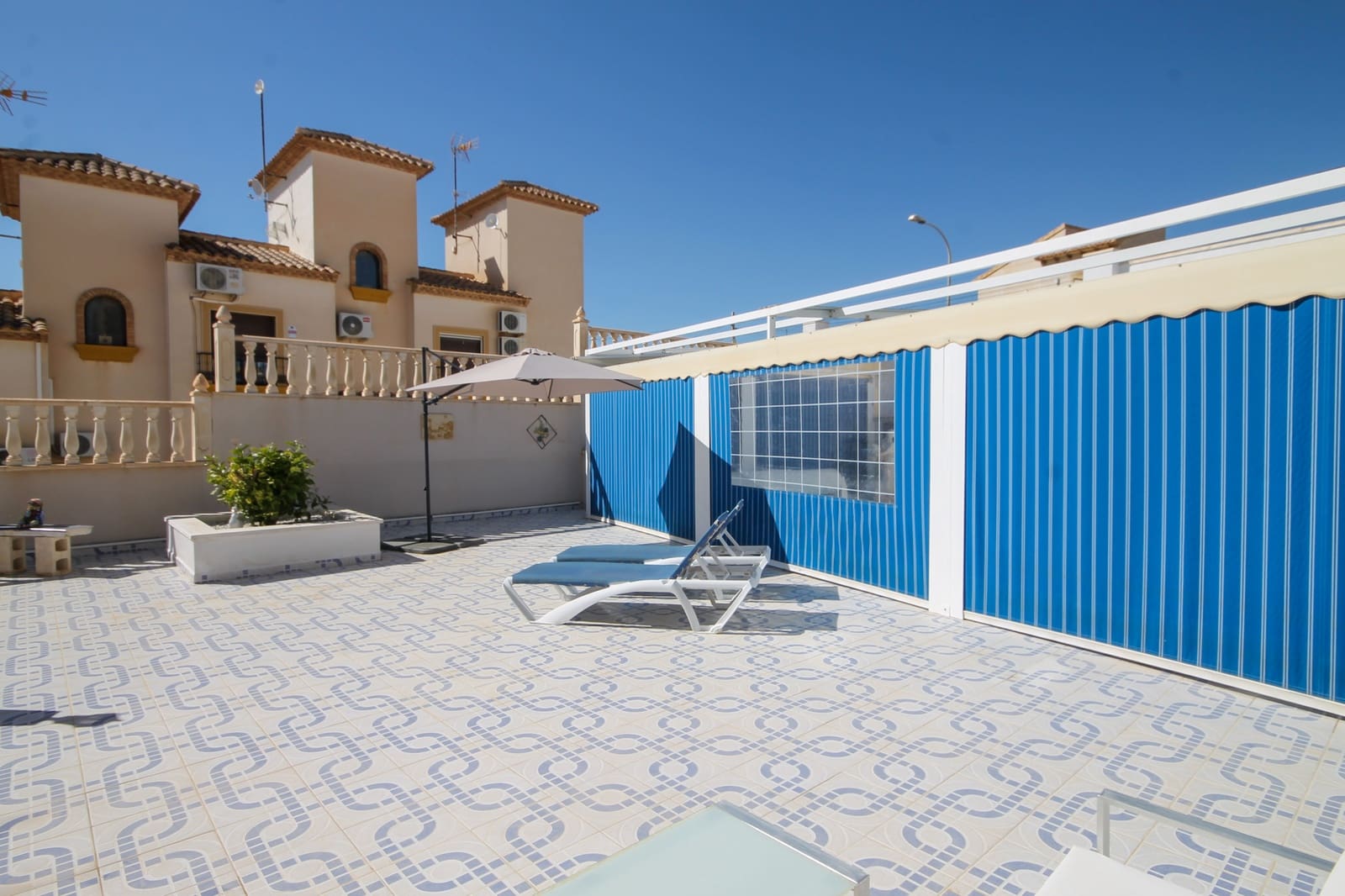 4 soverom Villa til salgs i Orihuela Costa med svømmebasseng garasje - € 490 000 (Ref: 9647833)
