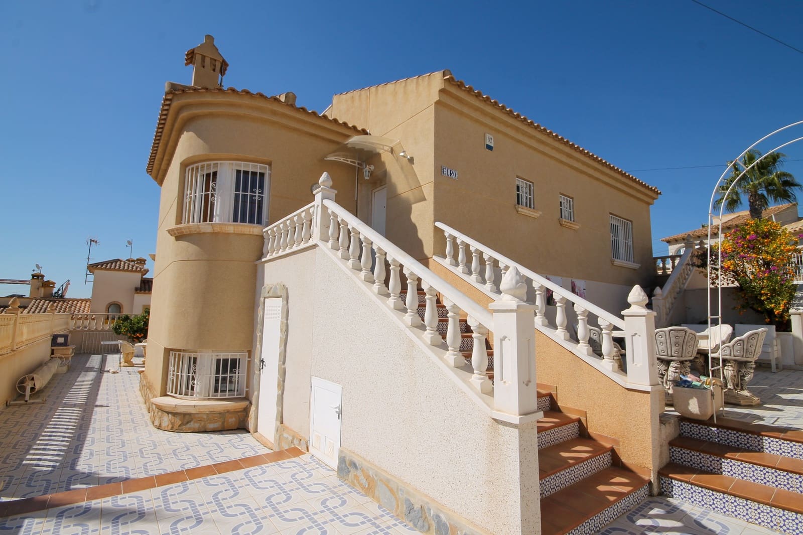 4 soverom Villa til salgs i Orihuela Costa med svømmebasseng garasje - € 490 000 (Ref: 9647833)