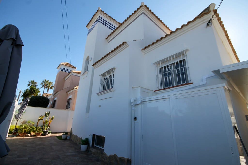 4 soverom Villa til salgs i San Miguel de Salinas med garasje - € 408 000 (Ref: 9707475)
