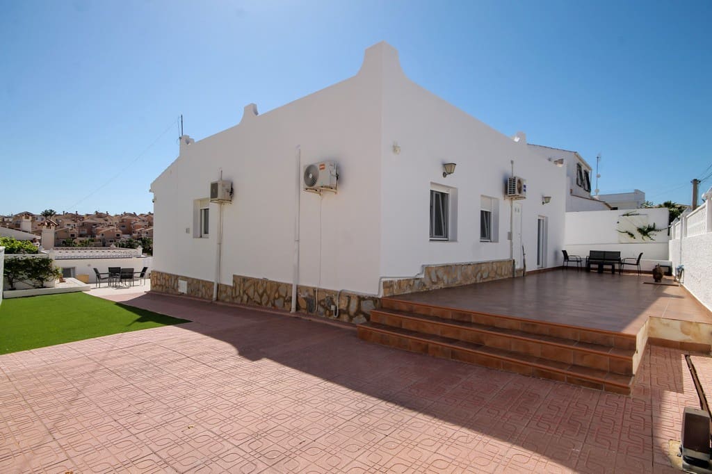 4 Zimmer Villa zu verkaufen in San Miguel de Salinas mit Pool - 395.000 € (Ref: 9833357)