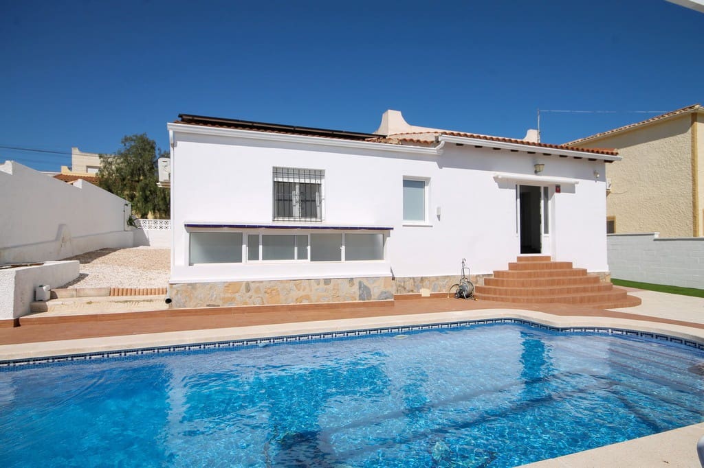 4 Zimmer Villa zu verkaufen in San Miguel de Salinas mit Pool - 395.000 € (Ref: 9833357)