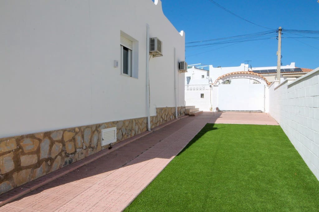 4 Zimmer Villa zu verkaufen in San Miguel de Salinas mit Pool - 395.000 € (Ref: 9833357)