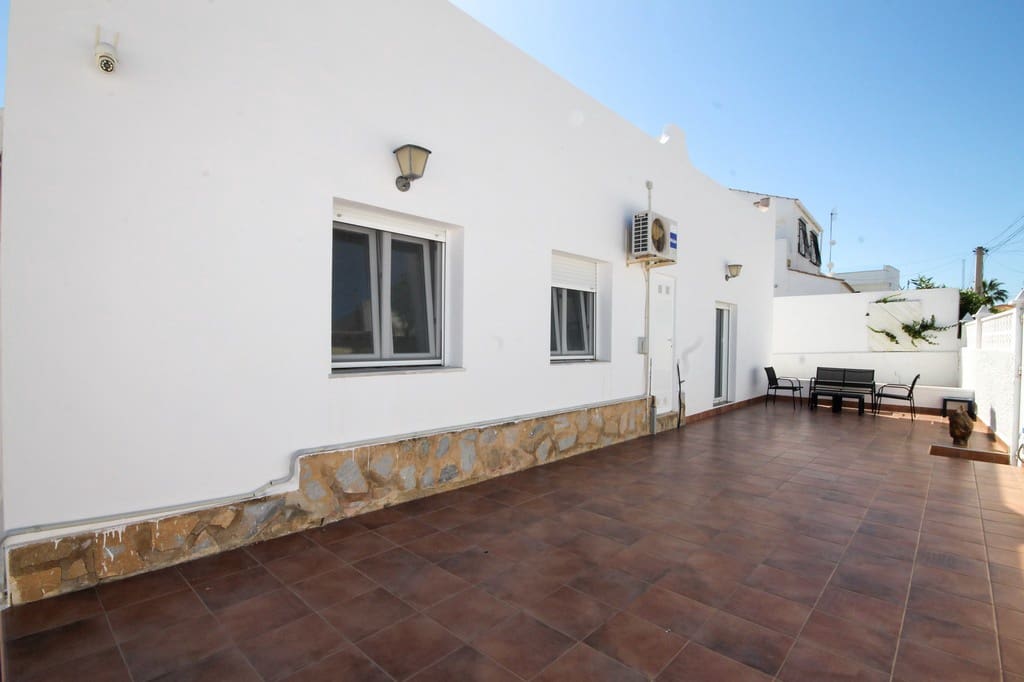 4 Zimmer Villa zu verkaufen in San Miguel de Salinas mit Pool - 395.000 € (Ref: 9833357)