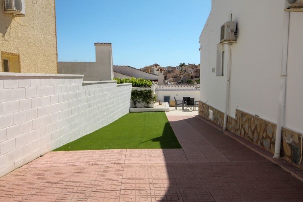 4 Zimmer Villa zu verkaufen in San Miguel de Salinas mit Pool - 395.000 € (Ref: 9833357)