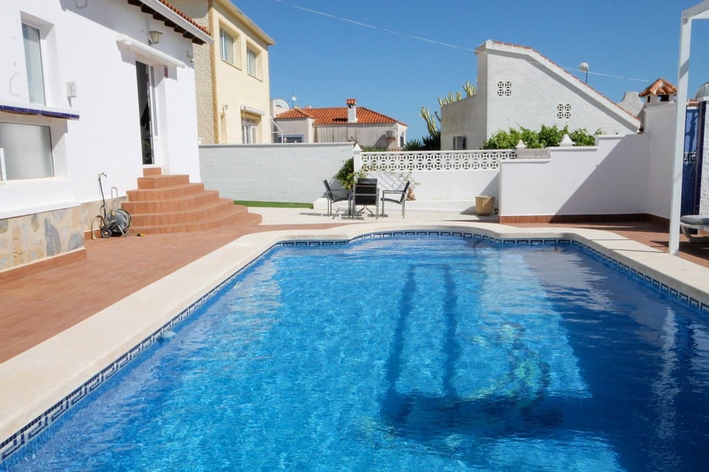 4 Zimmer Villa zu verkaufen in San Miguel de Salinas mit Pool - 395.000 € (Ref: 9833357)