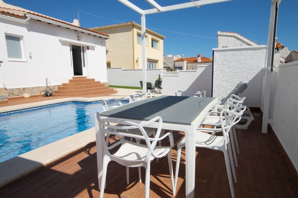 4 Zimmer Villa zu verkaufen in San Miguel de Salinas mit Pool - 395.000 € (Ref: 9833357)