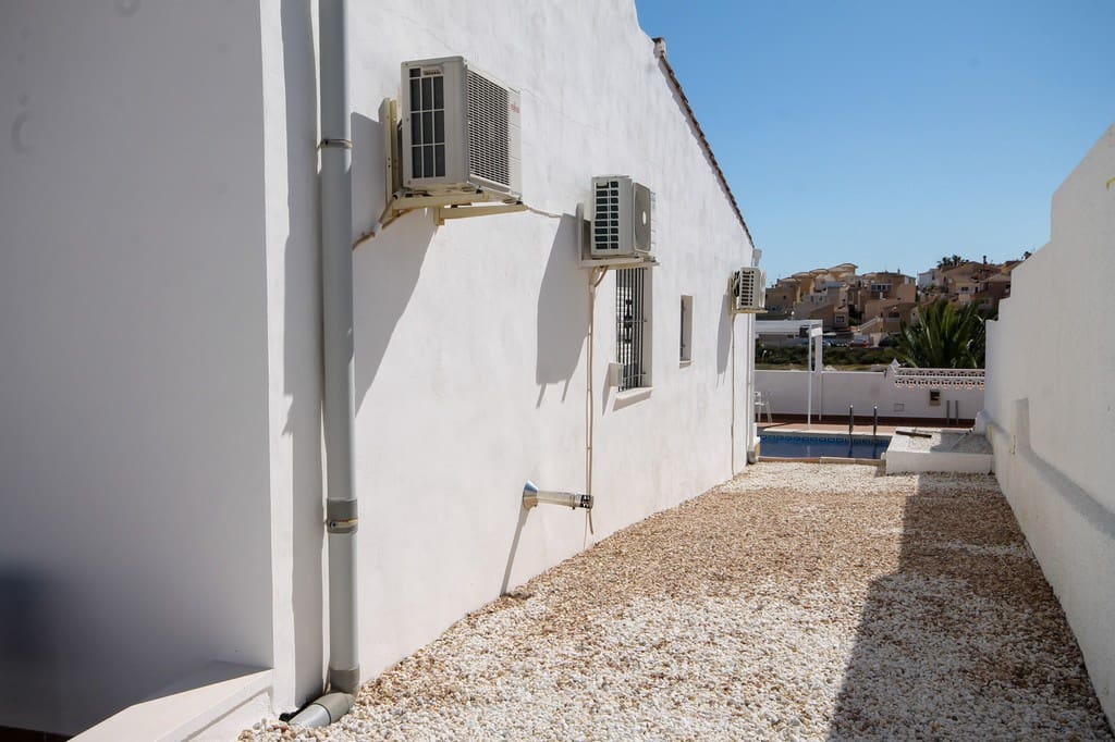 4 Zimmer Villa zu verkaufen in San Miguel de Salinas mit Pool - 395.000 € (Ref: 9833357)
