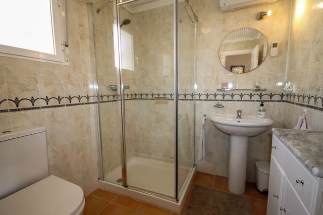 4 quarto Moradia em Banda para venda em Las Filipinas com piscina - 269 000 € (Ref: 9838957)
