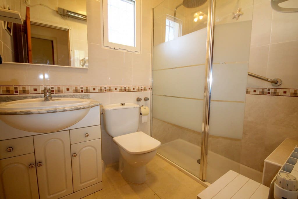 4 slaapkamer Rijtjeshuis te koop in Orihuela Costa met zwembad - € 249.950 (Ref: 9845082)