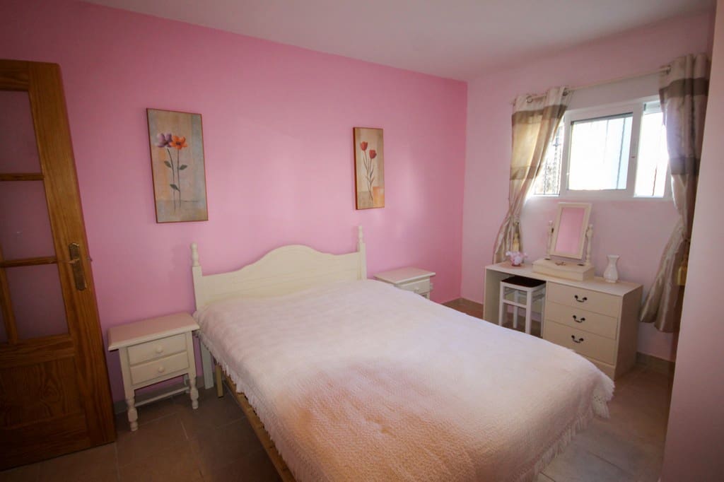 4 slaapkamer Rijtjeshuis te koop in Orihuela Costa met zwembad - € 249.950 (Ref: 9845082)