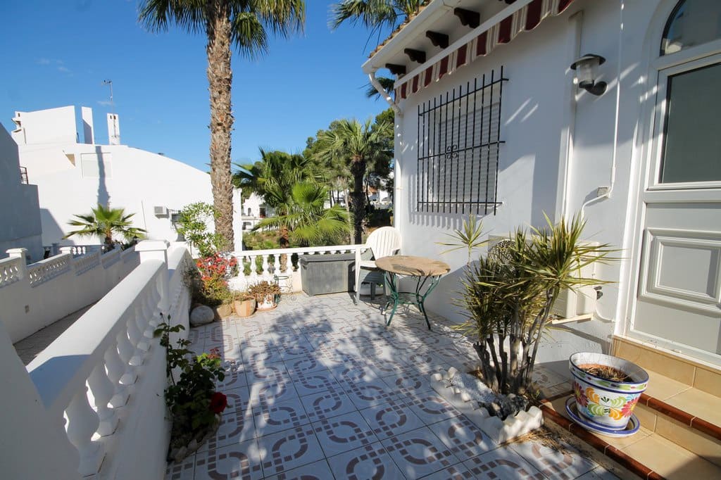 4 slaapkamer Rijtjeshuis te koop in Orihuela Costa met zwembad - € 249.950 (Ref: 9845082)