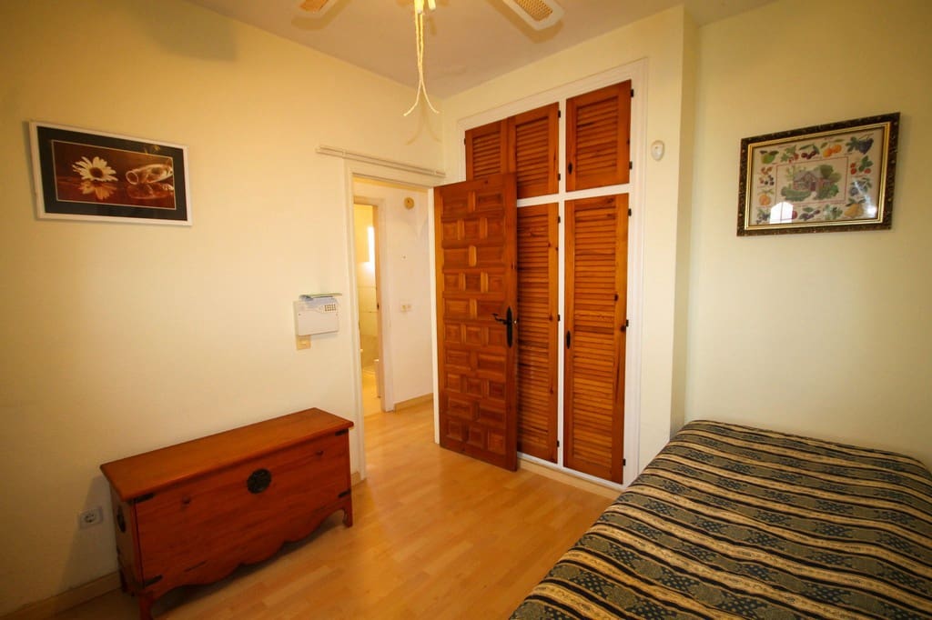 4 slaapkamer Rijtjeshuis te koop in Orihuela Costa met zwembad - € 249.950 (Ref: 9845082)
