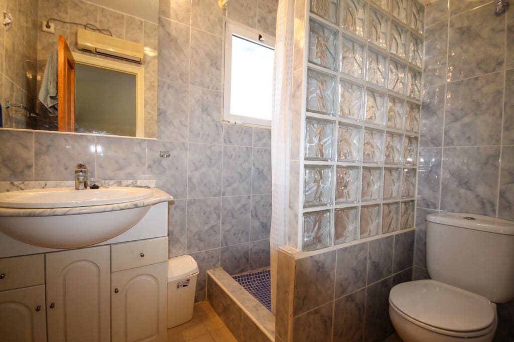 4 slaapkamer Rijtjeshuis te koop in Orihuela Costa met zwembad - € 249.950 (Ref: 9845082)