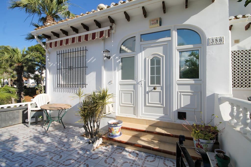 4 slaapkamer Rijtjeshuis te koop in Orihuela Costa met zwembad - € 249.950 (Ref: 9845082)