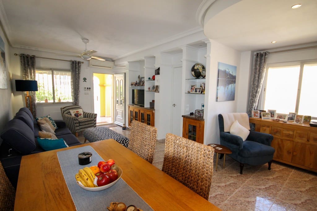 3 soveværelse Byhus til salg i Orihuela Costa med swimmingpool - € 255.000 (Ref: 9851688)