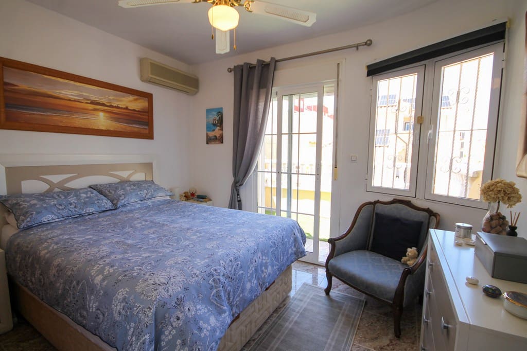 3 soveværelse Byhus til salg i Orihuela Costa med swimmingpool - € 255.000 (Ref: 9851688)
