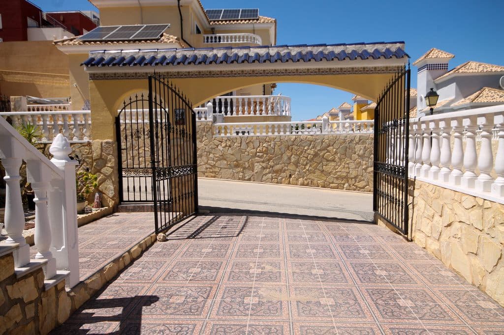 3 soveværelse Byhus til salg i Orihuela Costa med swimmingpool - € 255.000 (Ref: 9851688)