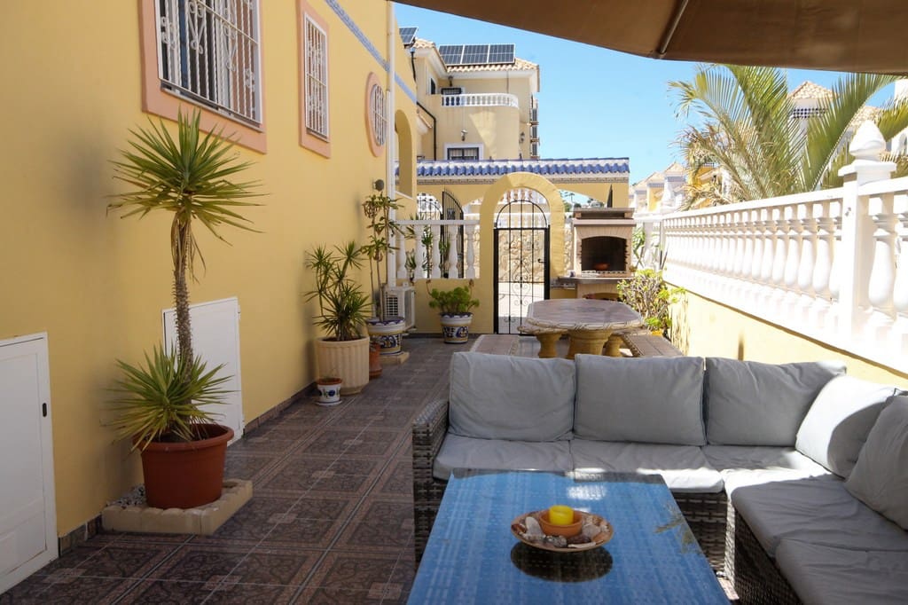 3 soveværelse Byhus til salg i Orihuela Costa med swimmingpool - € 255.000 (Ref: 9851688)