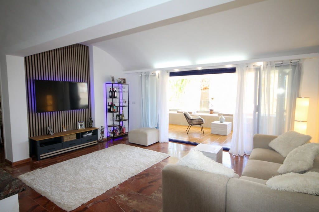 2 makuuhuone Huoneisto myytävänä paikassa Orihuela Costa mukana uima-altaan - 234 950 € (Ref: 9855056)